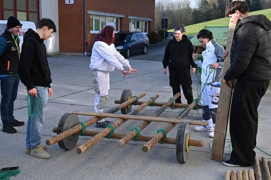 gemeinsam Holzwagen bauen